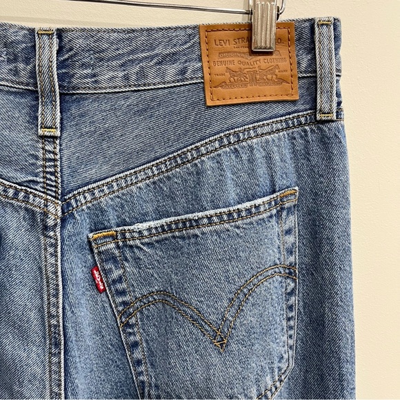 Levi’s Premium Ribcage Straight Ankle Jeans in After Love Ripped Knee No Stretch - Picture 7 of 14